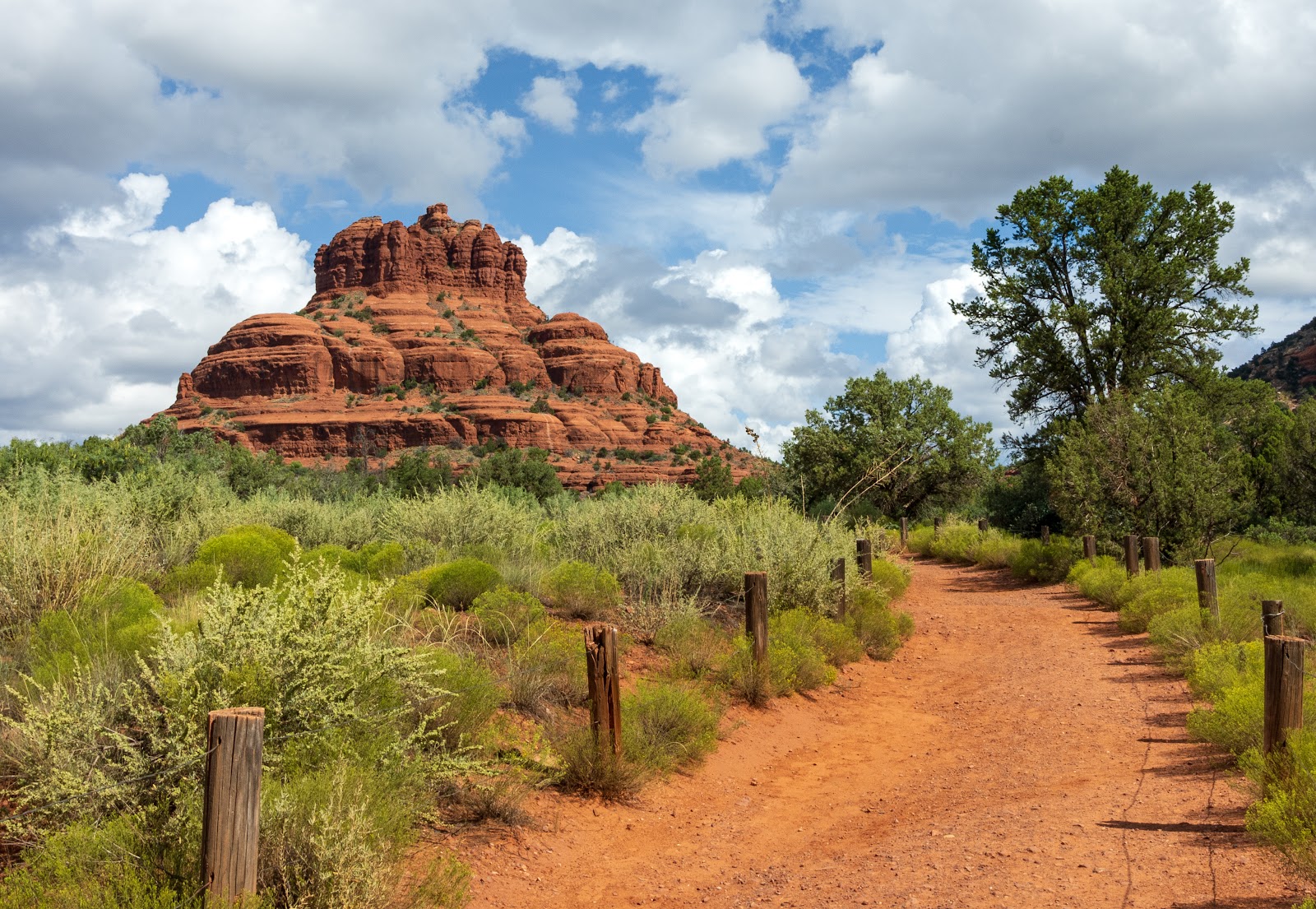 Bell Rock vs. Cathedral Rock: the wide, sandy Bell Rock Pathway leading toward Bell Rock in Sedona